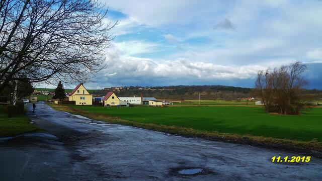 11.Januar - Sonntagsbilder - Feldansichten / Vitzenburg (2) ! Temp: Früh 2°C Plus / 10:43h 5°C Plus / Wind: 4-6 / bewölkt - trübe - und sonnig ! Der aktueller Wetterbericht von Nebra: Heute werden in Nebra Höchsttemperaturen von 4° (gefühlt: -1°) und frischer Wind (30 km/h) aus Westsüdwest mit stürmischen Böen (72 km/h) erwartet. Es kommt zu Niederschlagsmengen von 3 - 5 l/m², die Niederschlagswahrscheinlichkeit beträgt 74%, die Luftfeuchtigkeit