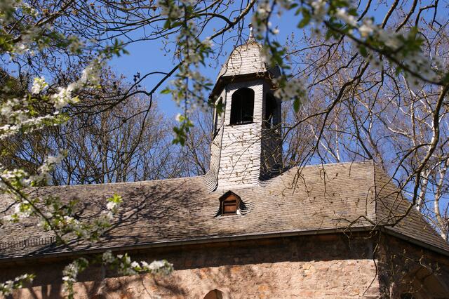 Der Dachreiter der Kapelle - die Glocke wurde im 17. Jahrhundert gegossen