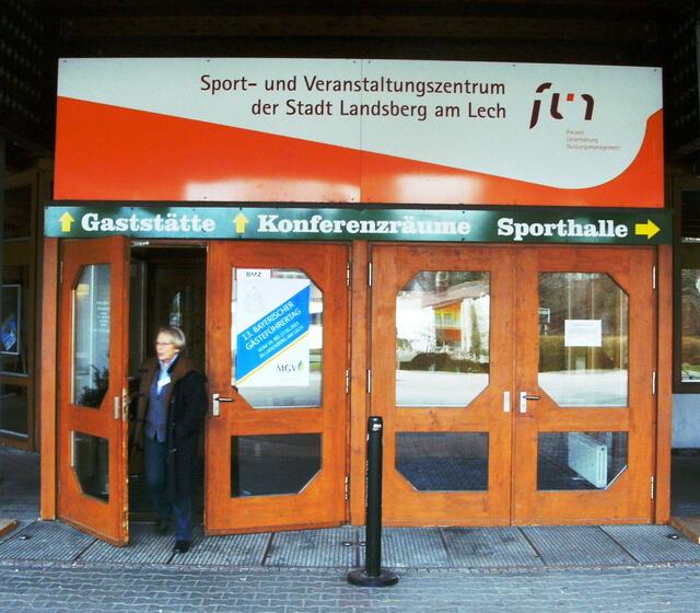Eingang zur Sporthalle Landsberg
