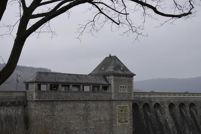 Die Sperrmauer. Über 100 Jahre alt und immer wieder imposant.