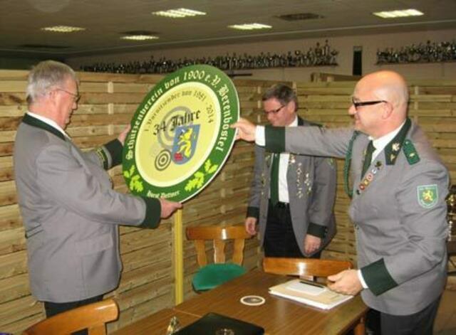 Einmalig: Sonderscheibe für den neuen Ehrenvorsitzenden