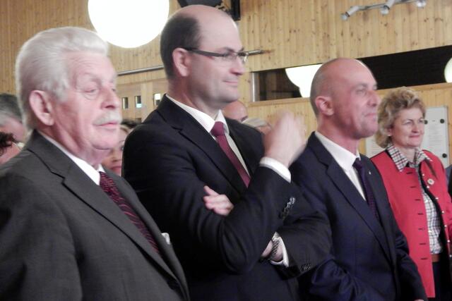 Reinhard Pachner, Staatssekretär Albert Füracker. Landrat Dr. Klaus Metzger und Bezirksrätin Sissi Veit Wiedemann