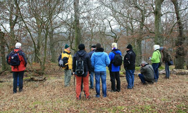 Gespannt lauschen wir den Ausführungen unseres Naturparkführers...