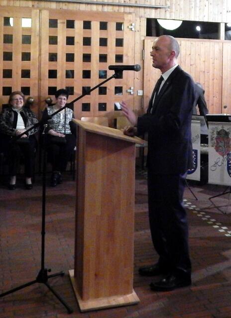 Landrat Dr. Klaus Metzger bedankte sich beim Gastredner und den vielen Besuchern