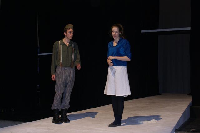 Probenszene: Jonas Arnold als Roberto Zucco und Paula von Bremen als "das Mädchen" | Foto: Pia Zimmermann