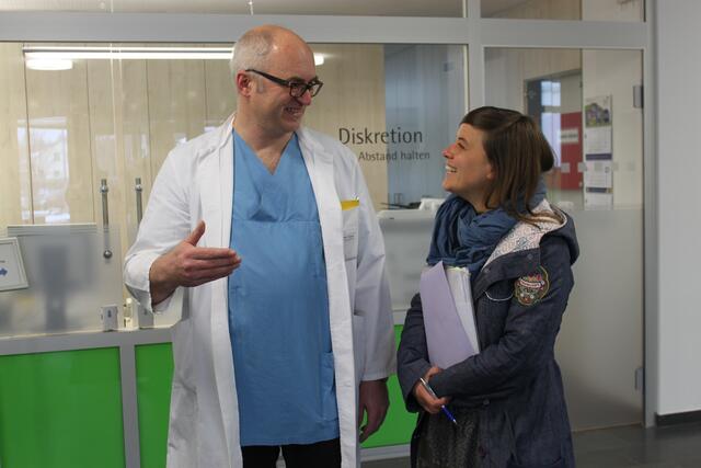 Dr. Frieder Brändle im Gespräch mit der Redakteurin Claudia Markert von a.tv.
