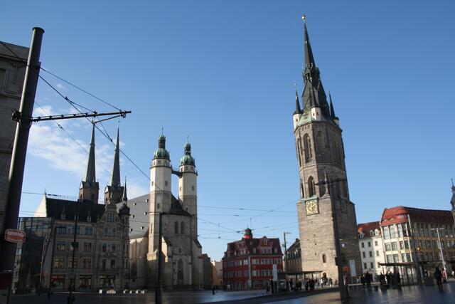 Marktplatz mit dem Roten Turm und der Marktkirche