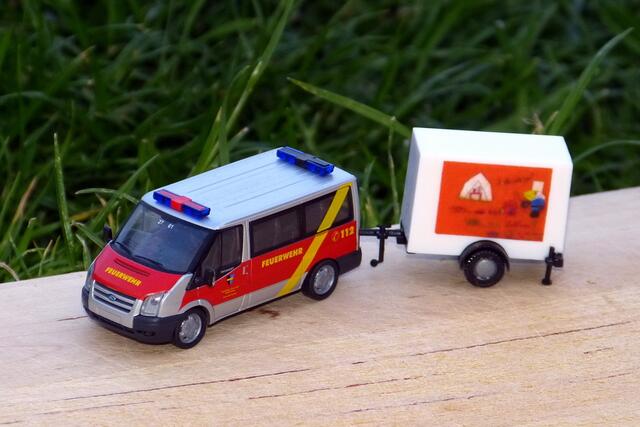 Übergabe neuer Küchenanhänger ... auch im Maßstab 1:87