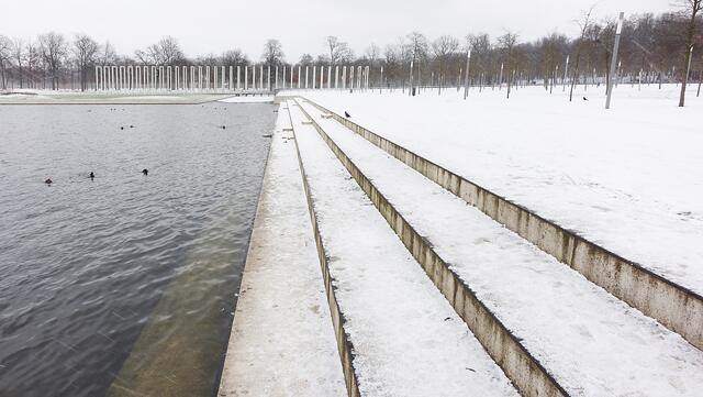 Der Burgsee an der Terrassenanlage des Bertha-Klingberg-Platzes. Foto: Helmut Kuzina