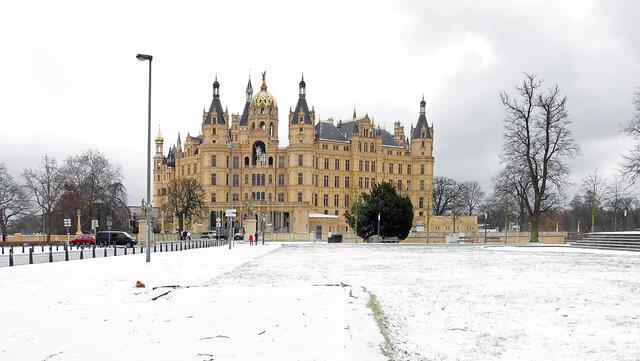 Die Blickachse vom Platz "Alter Garten" zum Schweriner Schloss. Foto: Helmut Kuzina