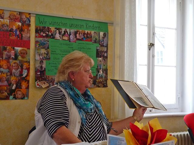 Das Mehrgenerationenhaus war früher die "Schlossbergschule" Frau Diessel erzählte aus ihrer Zeit als Schülerin in dieser Schule