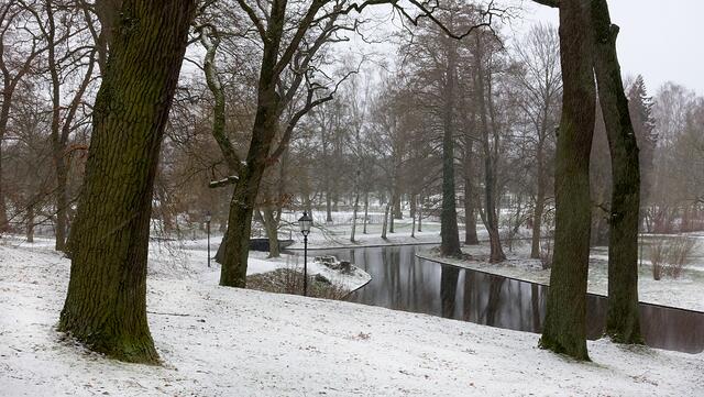 Die historischen Wegführungen bieten im Schlossgarten immer wieder neue Sichtachsen. Foto: Helmut Kuzina
