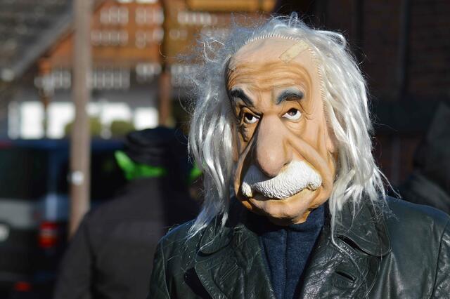 Einstein sieht das relativ