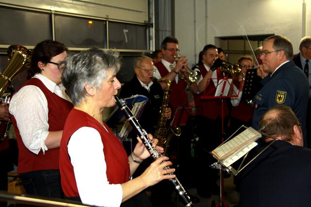 Anlässlich seines kürzlich begangenen 50. Geburtstages wurde dem THW-Ortsbeauftragten Ralf Hoffmann die Ehre zum Dirigieren des „Waldarbeiter-Instrumental-Musikvereins" zu teil.