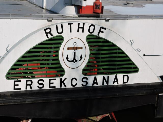 Der Raddampfer fuhr unter dem Namen Ersekcsanad in  Ungarn !