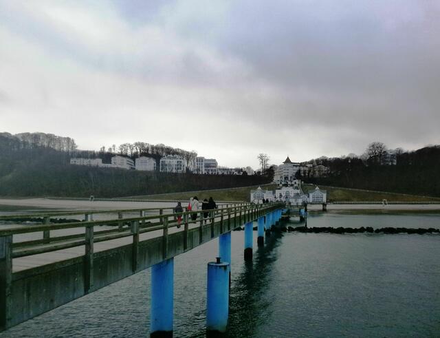 Zuerst besuchen wir Sellin. Das Ostseebad ist bekannt als die " Perle der Insel Rügen ".