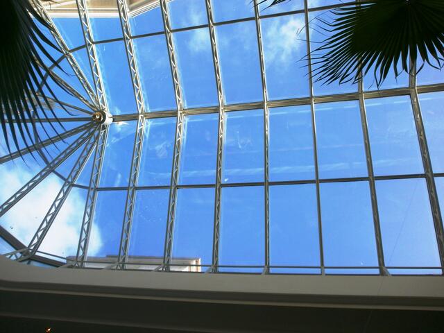 im Kurhaus in Binz schaut man direkt in den Himmel.