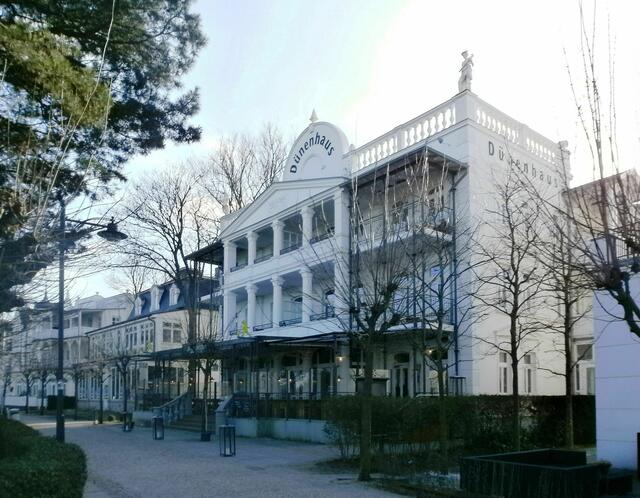 Auch in Binz erinnern noch einige Villen daran, dass der Ort schon Ende des 19. Jahrhunderts ein berühmtes Seebad war. über die "Weißen Villen von Binz" gibt es ein gesonderter Beitrag.