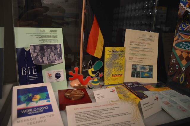 Viele Geschenke von höchsten Stellen sind hier zu sehen.
