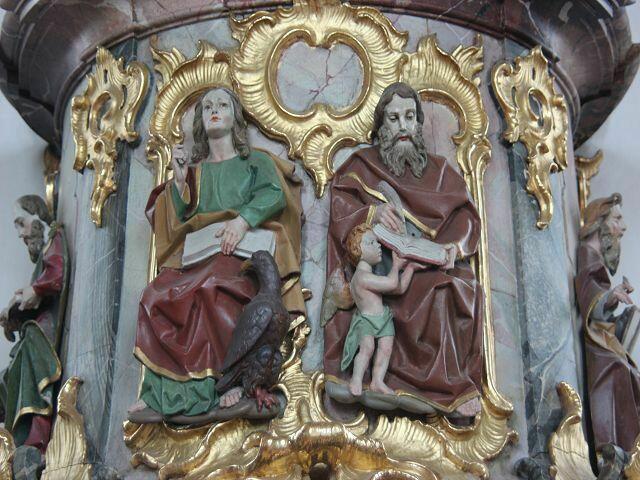 Kanzel mit Evangelisten
