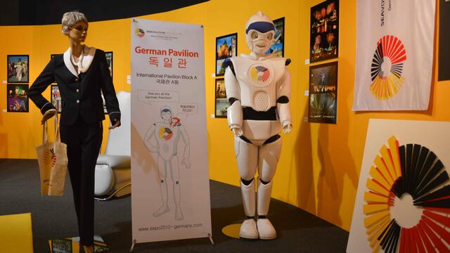 Es sind aber  auch Exponate anderer Weltausstellungen zu sehen