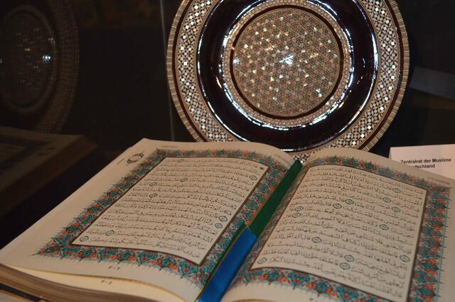 Seite 102 und 103 aus dem heiligen Koran