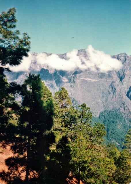 Passatwolke auf dem Kraterrand der Caldera de Taburiente