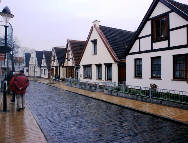 Warnemünde ist ein Stadtteil von Rostock. Seinen Namen bekam Warnemünde von der Warnow, die hier in die Ostsee mündet. Schon 1195 wurde dieser Name erstmals in  dänischen Urkunden erwähnt.