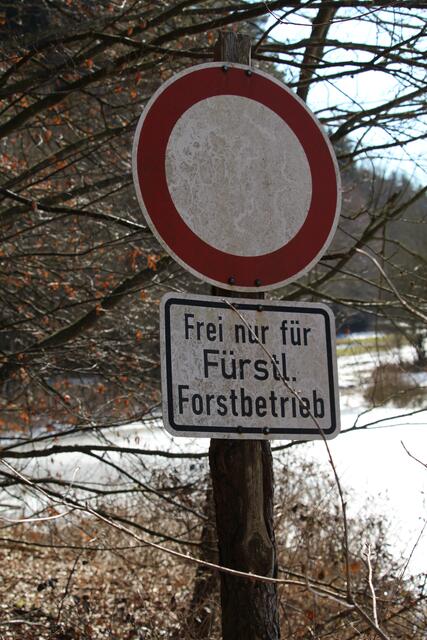 Nur für den fürstlichen Forstbetrieb ist dieser Weg offen.