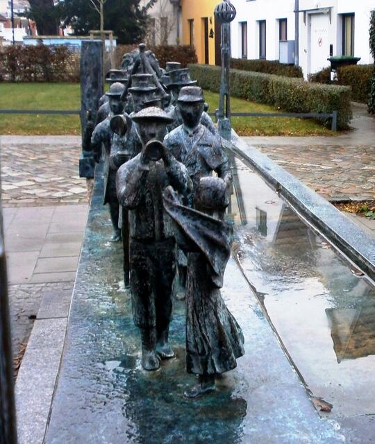 Das "Niege Ümgang" Denkmal in der Alexandrinenstraße