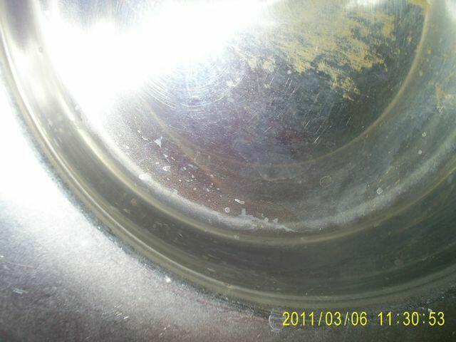 Verschmutzer Topf auf einer chirurgischen Station. Hygiene im Klinikbereich. Recherche 2011 Thüringen.
