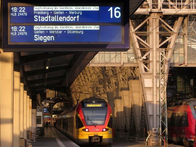 HLB nach Stadtallendorf in der Abendsonne