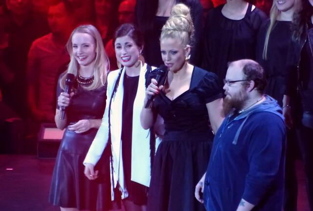Es kann nur einen geben. Andreas Kümmert machts. Doch der sieht nicht glücklich aus. Für die anderen ist die Show-Welt noch in Ordnung. Ann Sophie hat zunächst das Nachsehen, zeigt sich aber höflich.