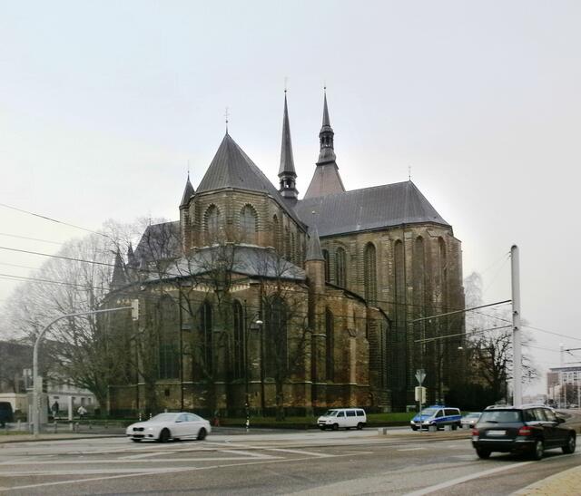 Unser Busfahrer lässt uns in der Nähe der Marienkirche aussteigen, wo er uns auch wieder abholen wird.