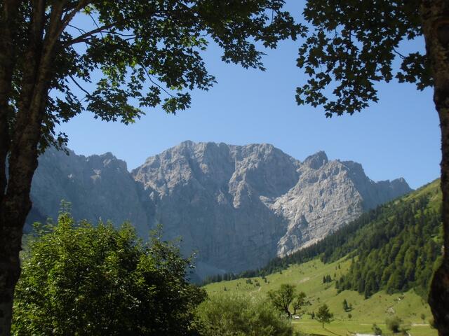 ihr erhabenen Berge -