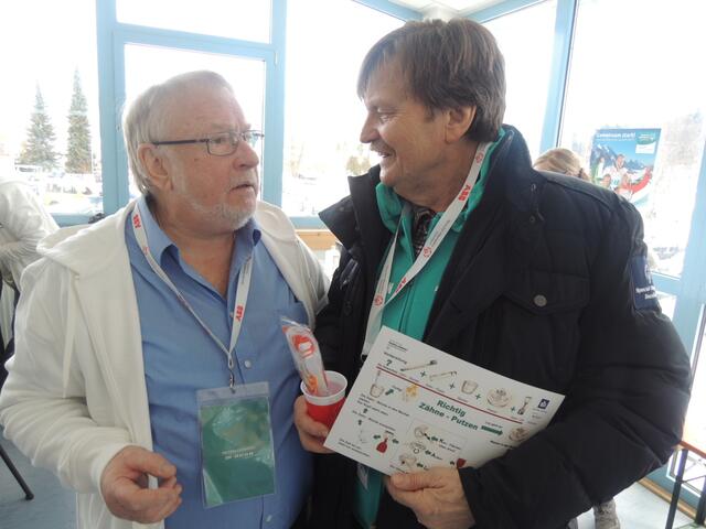 Zahnarzt Herbert Köller und Dr. Bernhard Conrads besprachen die Pläne für die Landesspiele im Juli in Marburg. Auch dort wird es das Programm Special Smiles unterstützt von der Wrigley Foundation und der Stiftung Innovtive Zahnmedizin geben.