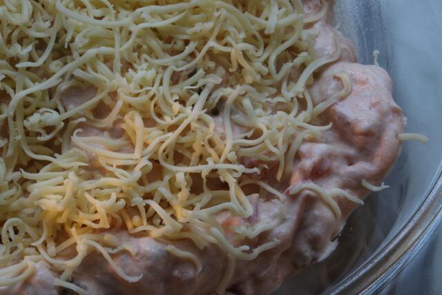 Geriebenen Käse dazu ...