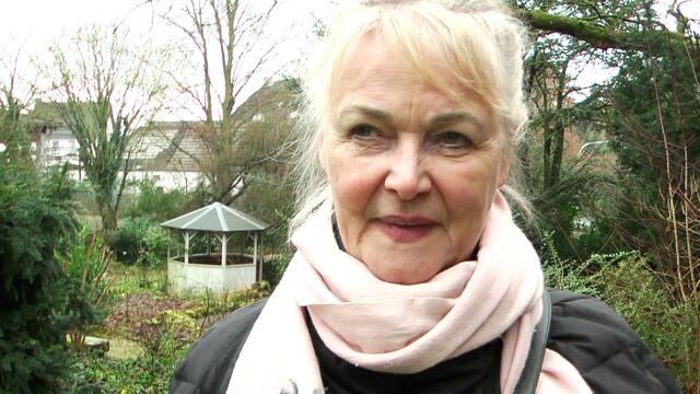 Gertrud Gilbert - auch sie schrieb einen Nachruf (WZ vom 3.1.2015) und lobt vor allem die Anstöße, die Heinke von Löw gegeben hat und dass sie sich für einen naturbelassenen Boden einsetzte, das ist ja heute noch Thema und da war sie - "zumindest hier in der Wetterau - eine Vorreiterin", so Gilbert im Interview am 2. Januar.
