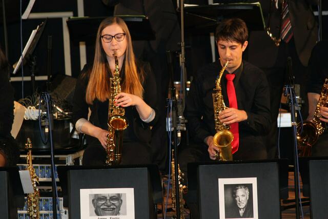 Marina Riemer und Andreas Kapfer (v. l.) beide Altsaxofon.