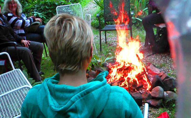 Feuerstelle im hinteren Teil des Gartenhofes
