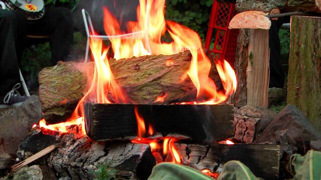 Feuer unterm Nußbaum