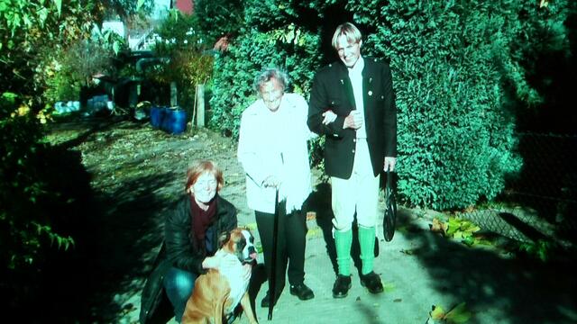 (v.l.) Christina Schön, Heinke von Löw und Manfred Grössler. 2008 erhielt Heinke von Löw den Ehrenpreis des Bundesumweltministeriums für ihr Lebenswerk als Ökogärtnerin und für ihr großes Engagement im Bereich der Biodiversität und kulturellen Vielfalt.