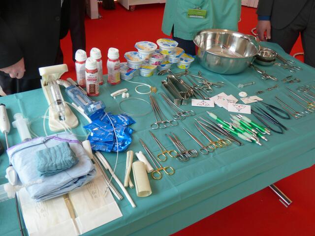 Die Kreiskliniken stellten Operations"material"aus.