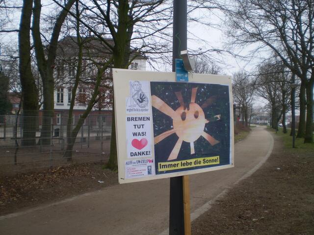 Blick auf den Weg an der Schule an der Oslebshauser Heerstraße 115 in Bremen am 20. März 2015