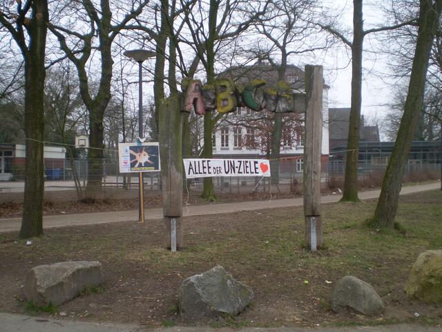 Blick am 20. März 2015 auf die Schule, in der am 20. März 1985 der Schulhof aufgeräumt wurde