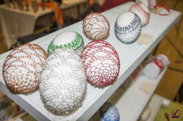 Kunsthandwerkermarkt: In der Friedberger Stadthalle lockte das Angebot zahlreicher Kunsthandwerke zahlreiche Besucher zum "Kommen, Sehen, Staunen"