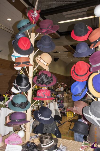 Kunsthandwerkermarkt: In der Friedberger Stadthalle lockte das Angebot zahlreicher Kunsthandwerke zahlreiche Besucher zum "Kommen, Sehen, Staunen"