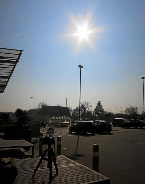 Blick auf Sonne und Erde zum Zeitpunkt der maximalen Sonnenabdeckung durch unseren Mond (annähernd gleichbleibend mit ca. 77,5 % von 10:42...10:44)