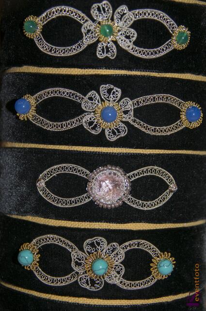 Kunsthandwerkermarkt: In der Friedberger Stadthalle lockte das Angebot zahlreicher Kunsthandwerke zahlreiche Besucher zum "Kommen, Sehen, Staunen"