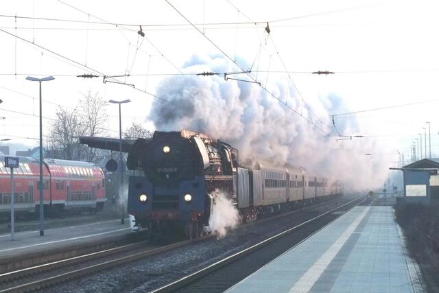01 0509-8 Durchfahrt im Bhf Großheringen